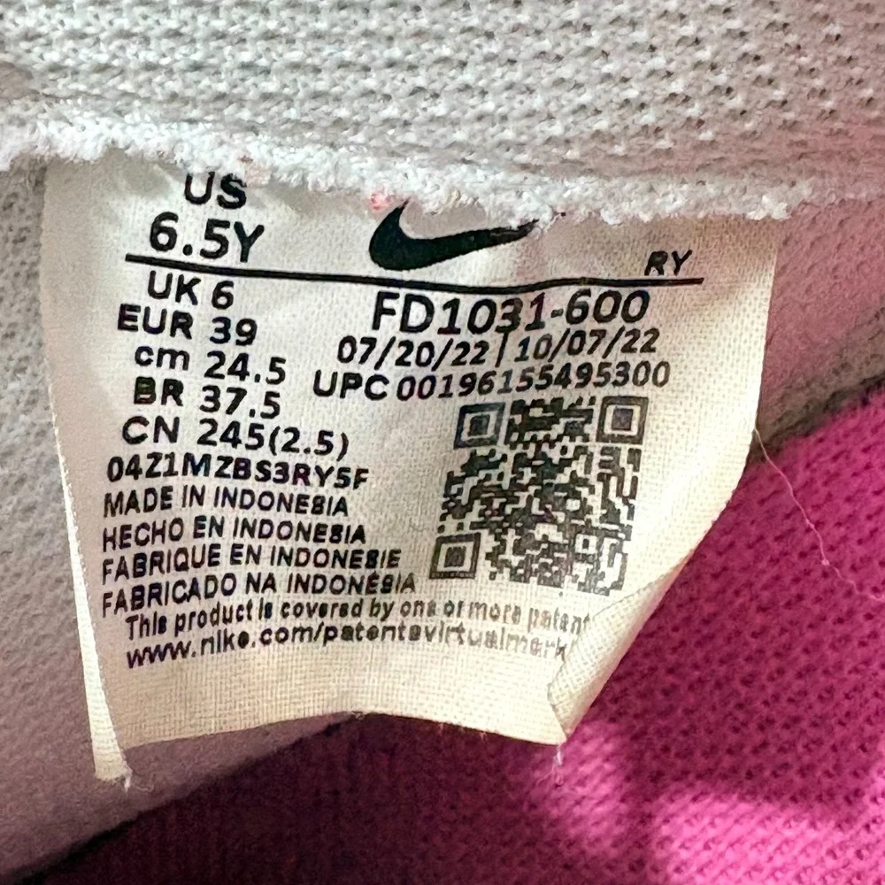 Nike Air Force 1 Low Valentine Day Sneakers Pink & White Hearts Youth Size 6.5